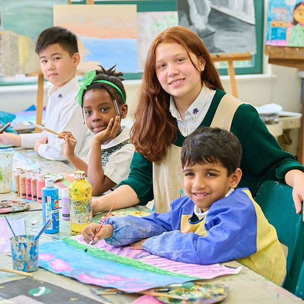 Art-Group Group of children working on art
