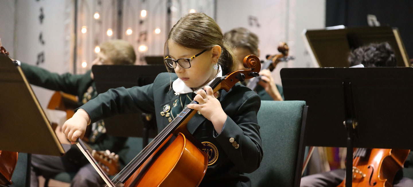 girl playing the cello
